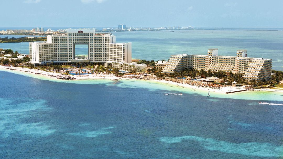 Beach scenery Riu Caribe Hotel Cancun