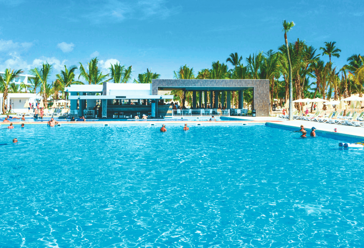 Outdoor pool and swim up bar at the Riu Republica in Punta Cana 