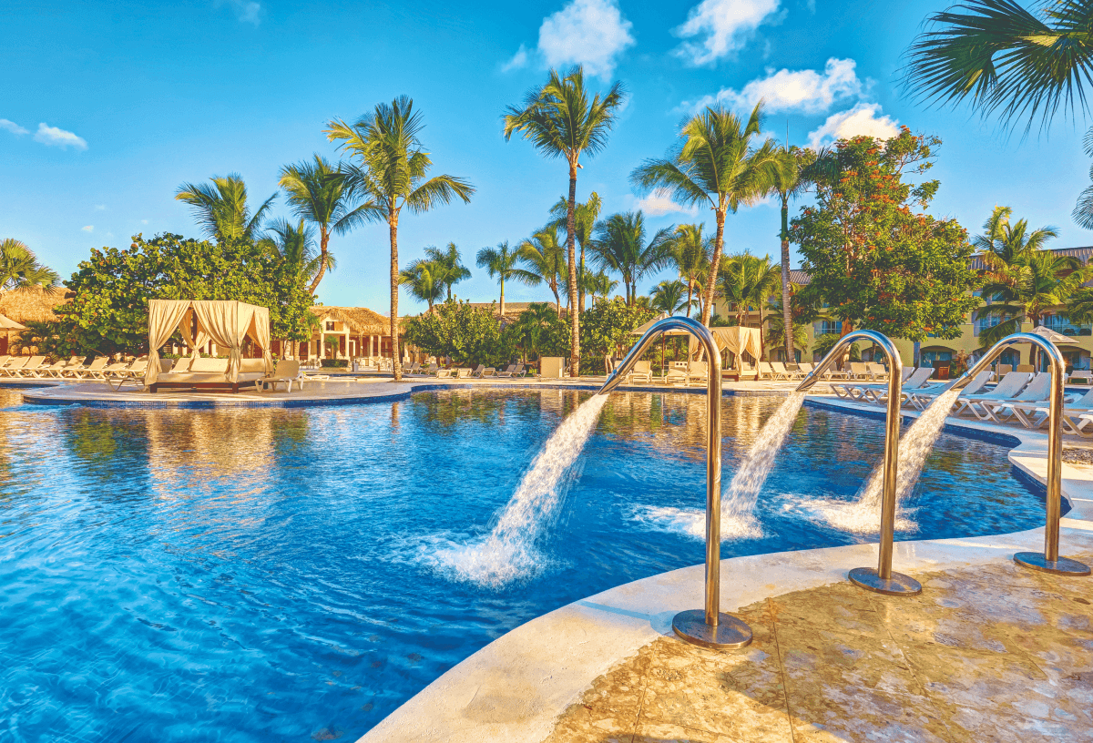 Outdoor pool with water fountains at the Royalton Splash hotel in Punta Cana