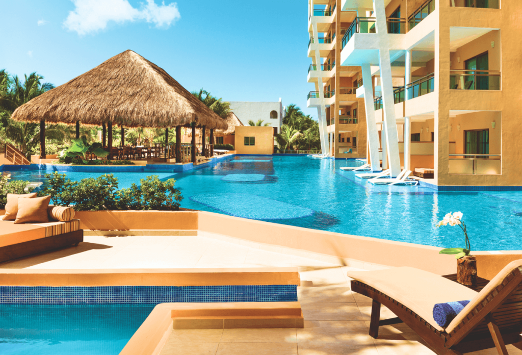 TUI BLUE El Dorado Seaside Suites swim up room