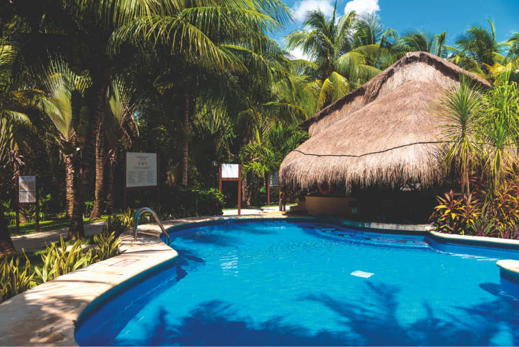 Swim up bar among the palm trees at the TUI BLUE El Dorado Seaside Suites in Mexico