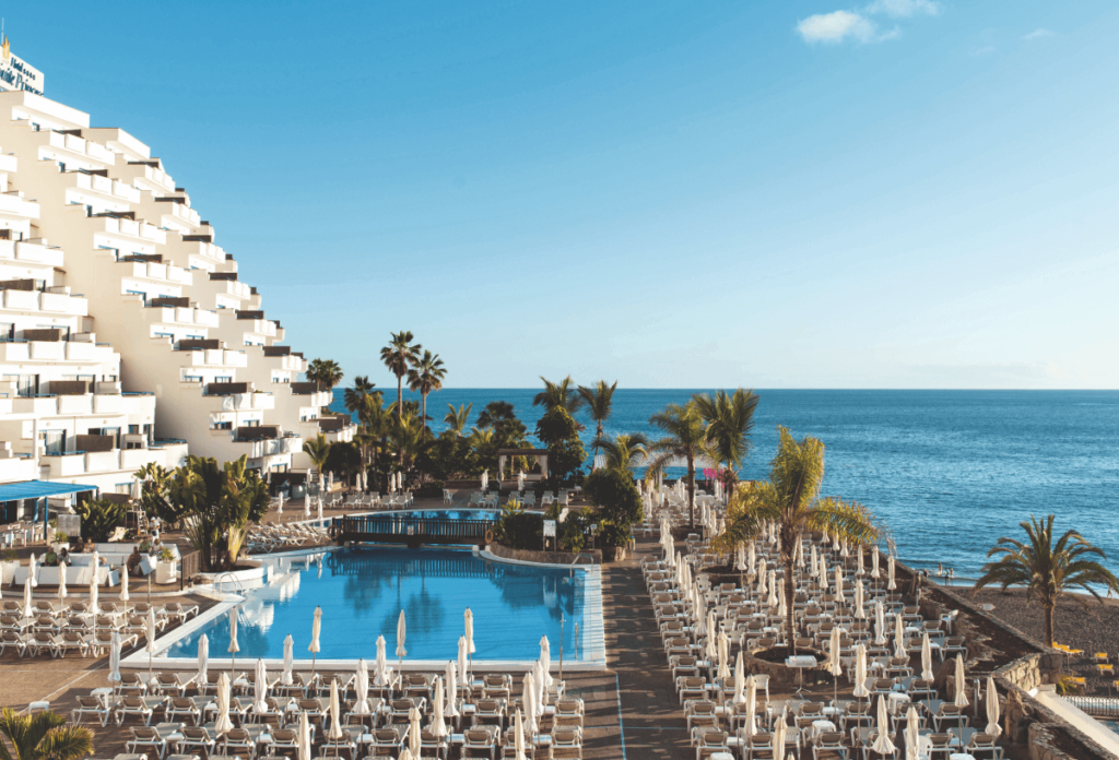 Pool terrace of the TUI BLUE For Two TUI BLUE Suite Princess in Gran Canaria