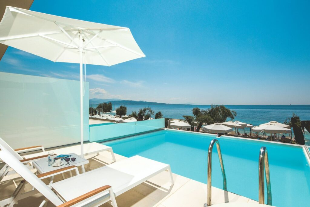 TUI BLUE Atlantica Nissaki Beach swim up room